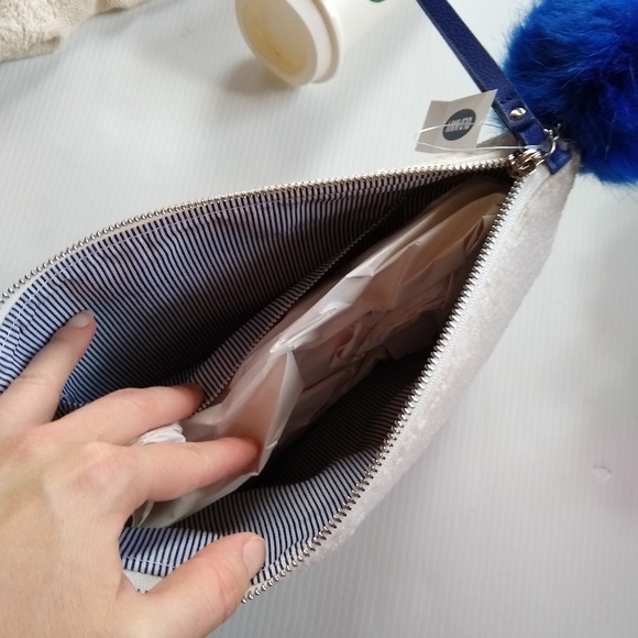 OLD NAVY two-tone sherpa pom-pom zipper pouch clutch - Picture 3 of 8